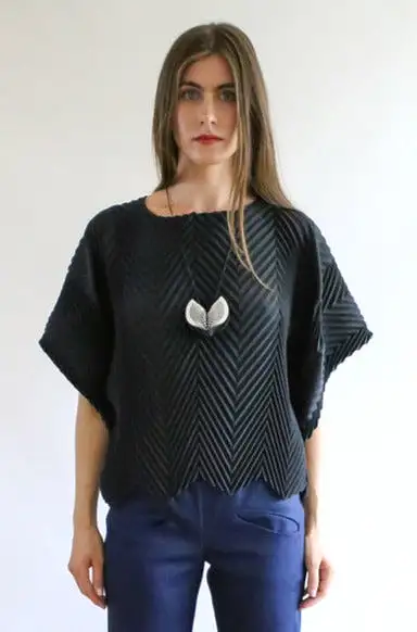 Chevron Pleated Lisbon Top | Black