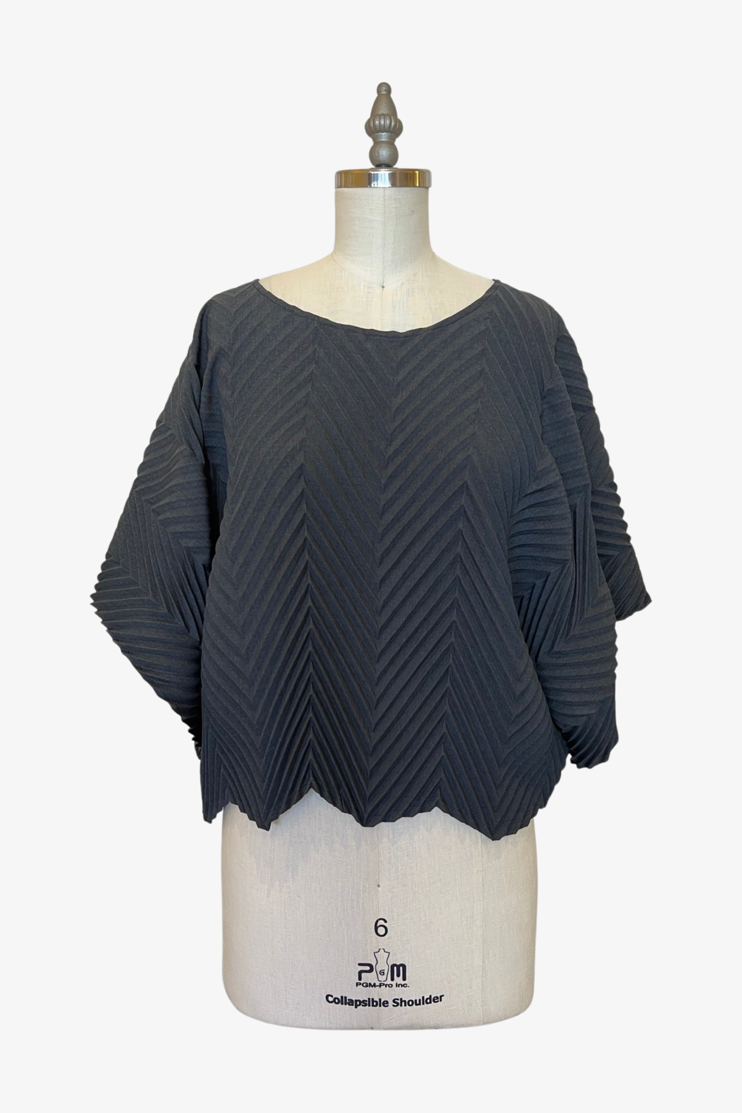 Chevron Pleated Lisbon Top | Charcoal