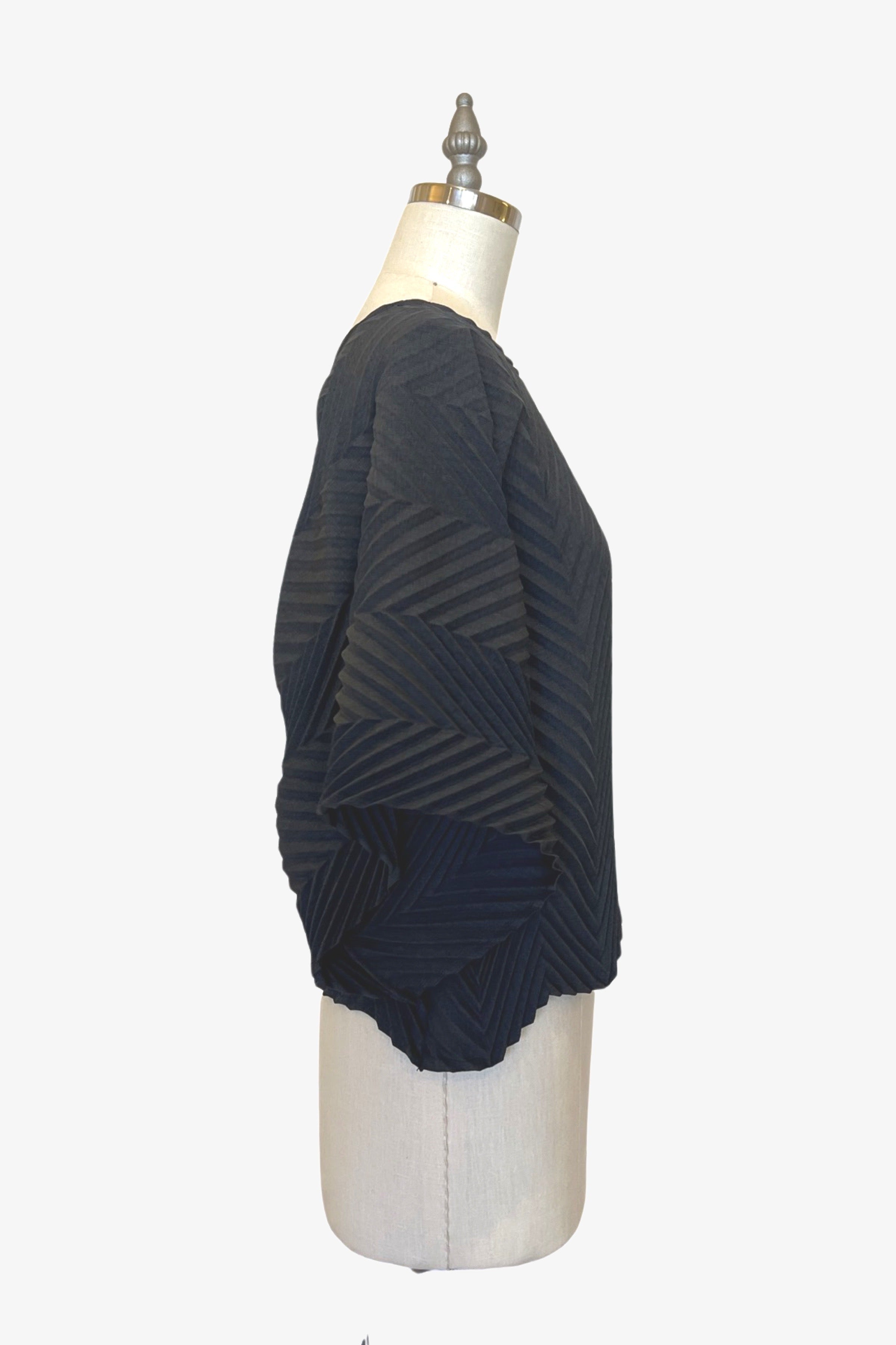 Chevron Pleated Lisbon Top | Charcoal