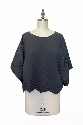 Chevron Pleated Lisbon Top | Charcoal