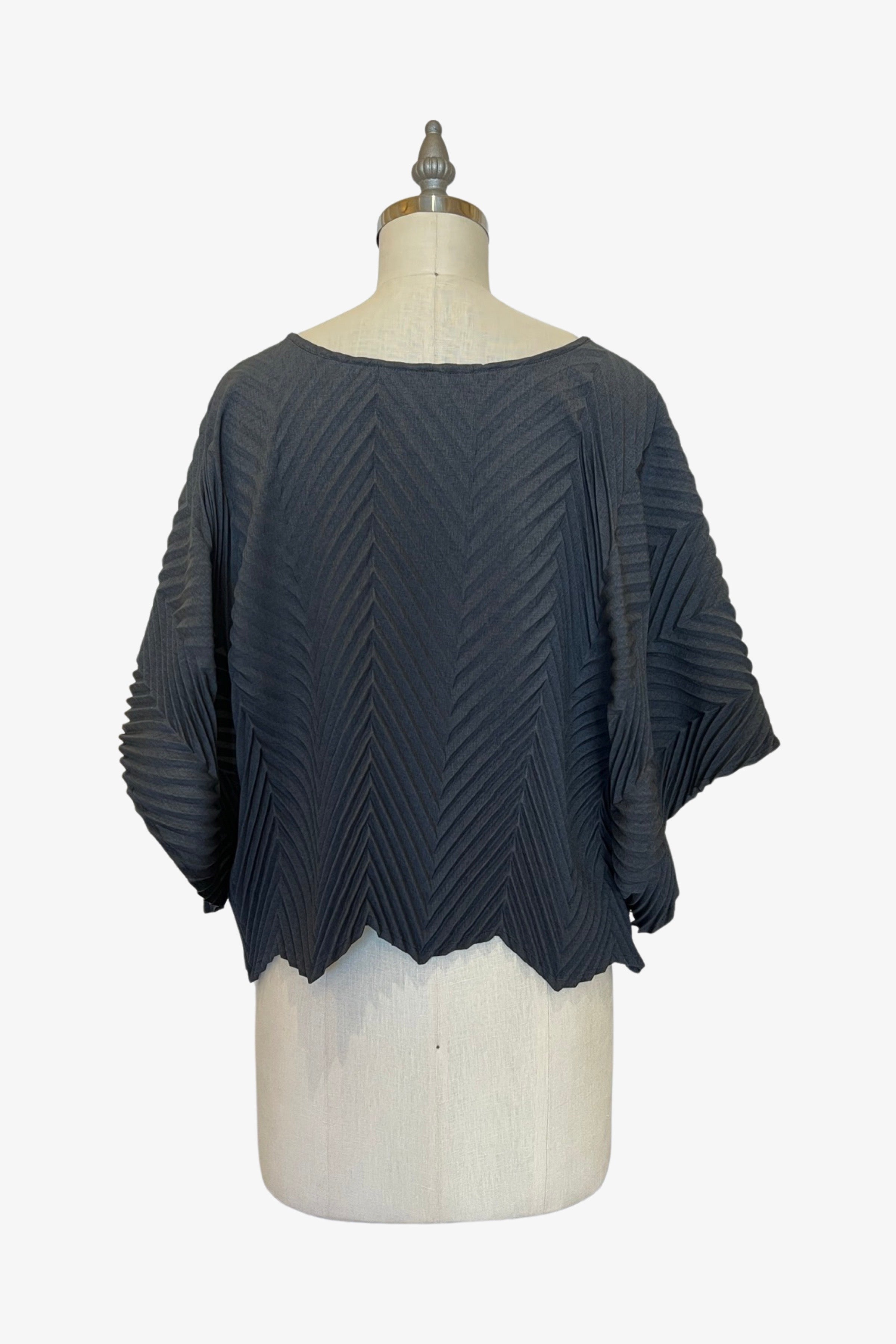 Chevron Pleated Lisbon Top | Charcoal