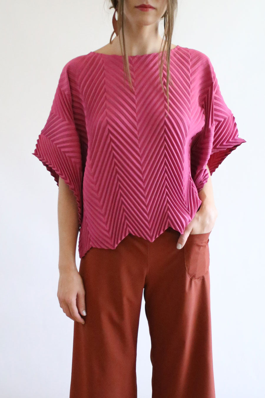 Chevron Pleated Lisbon Top | Raspberry