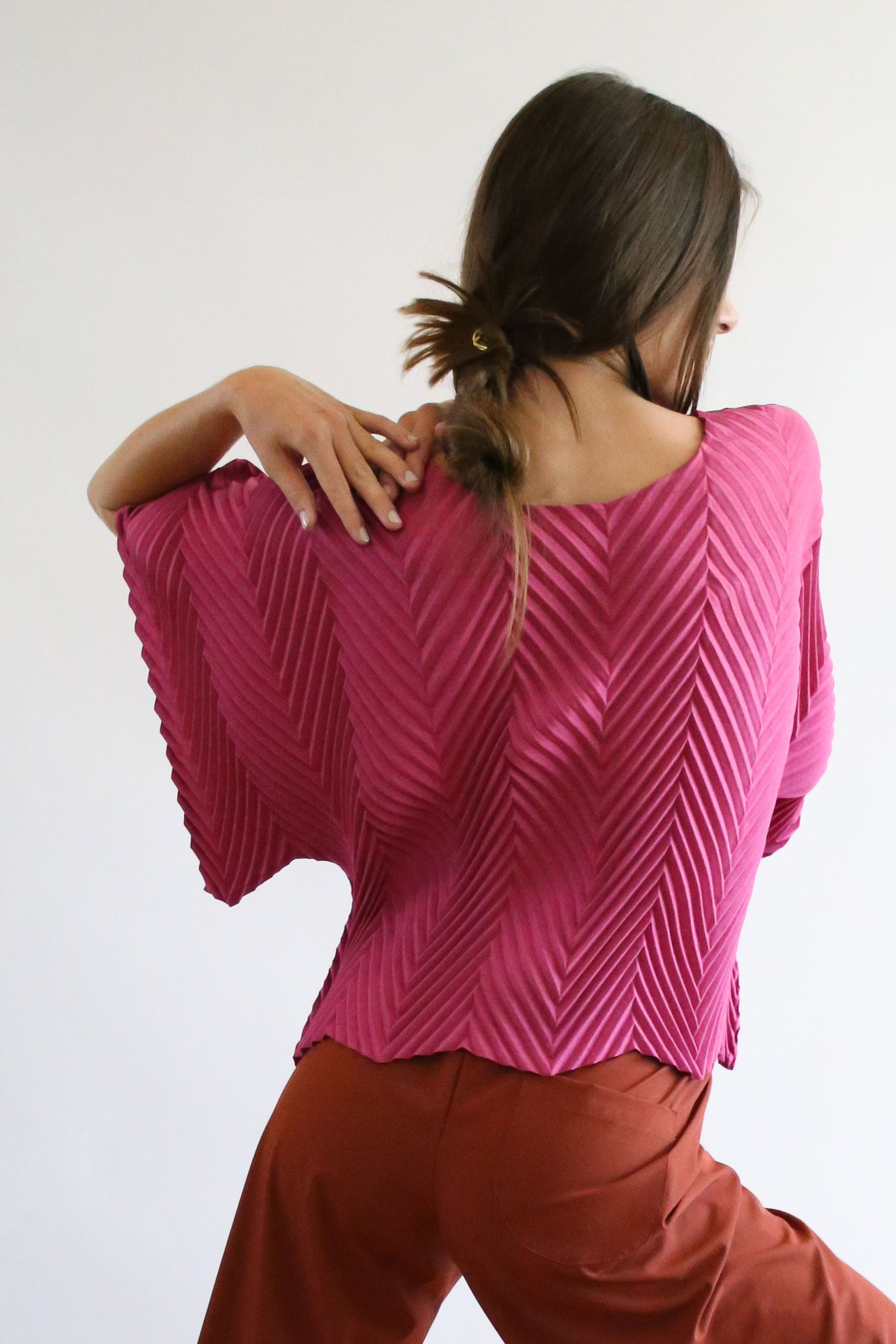 Chevron Pleated Lisbon Top | Raspberry