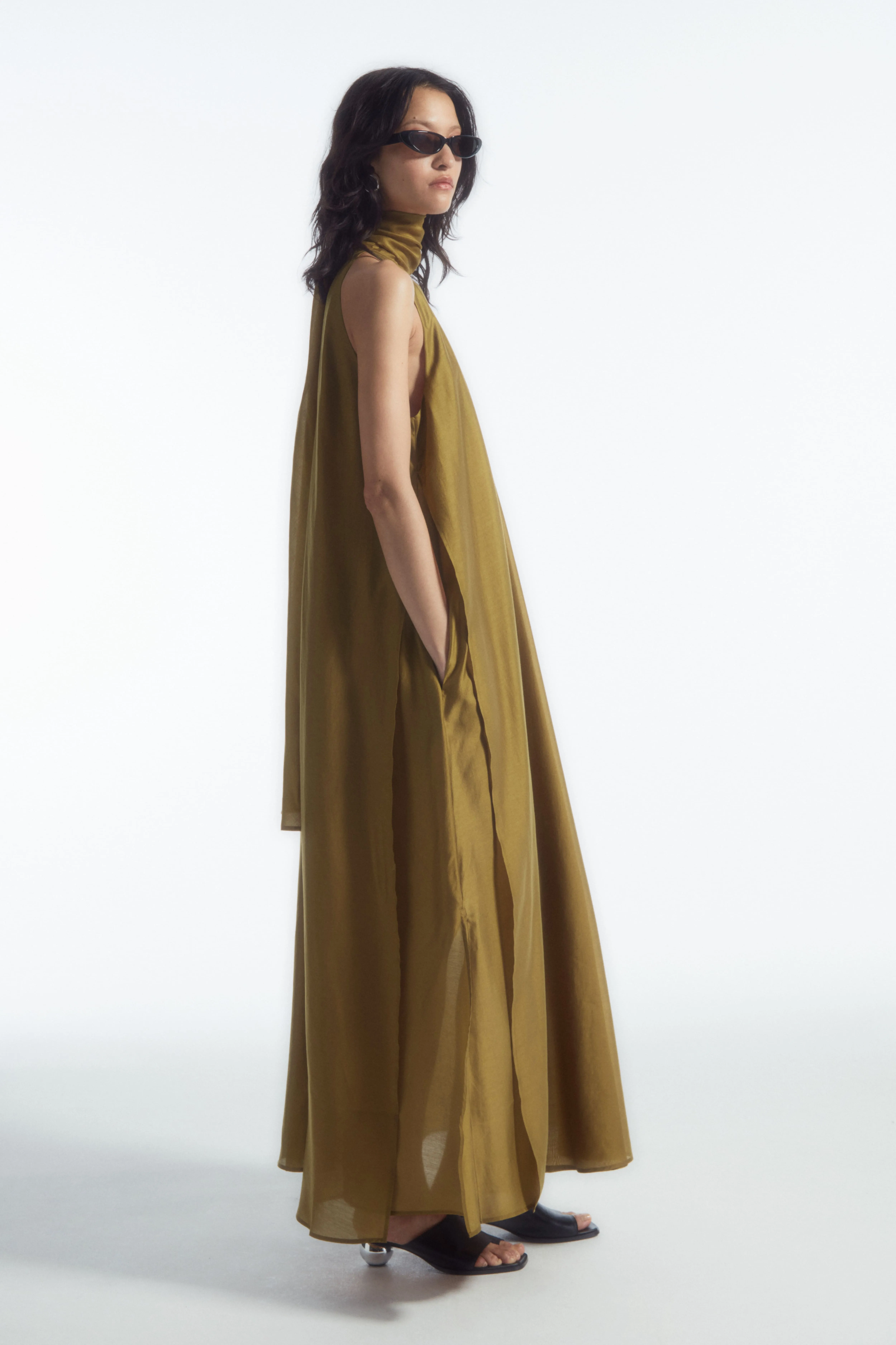 HALTERNECK A-LINE MAXI DRESS - Halterneck - Sleeveless - OCHRE - Ladies | H&M GB