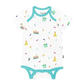 Kyte Baby Short Sleeve Printed Bodysuit in Cloud Party