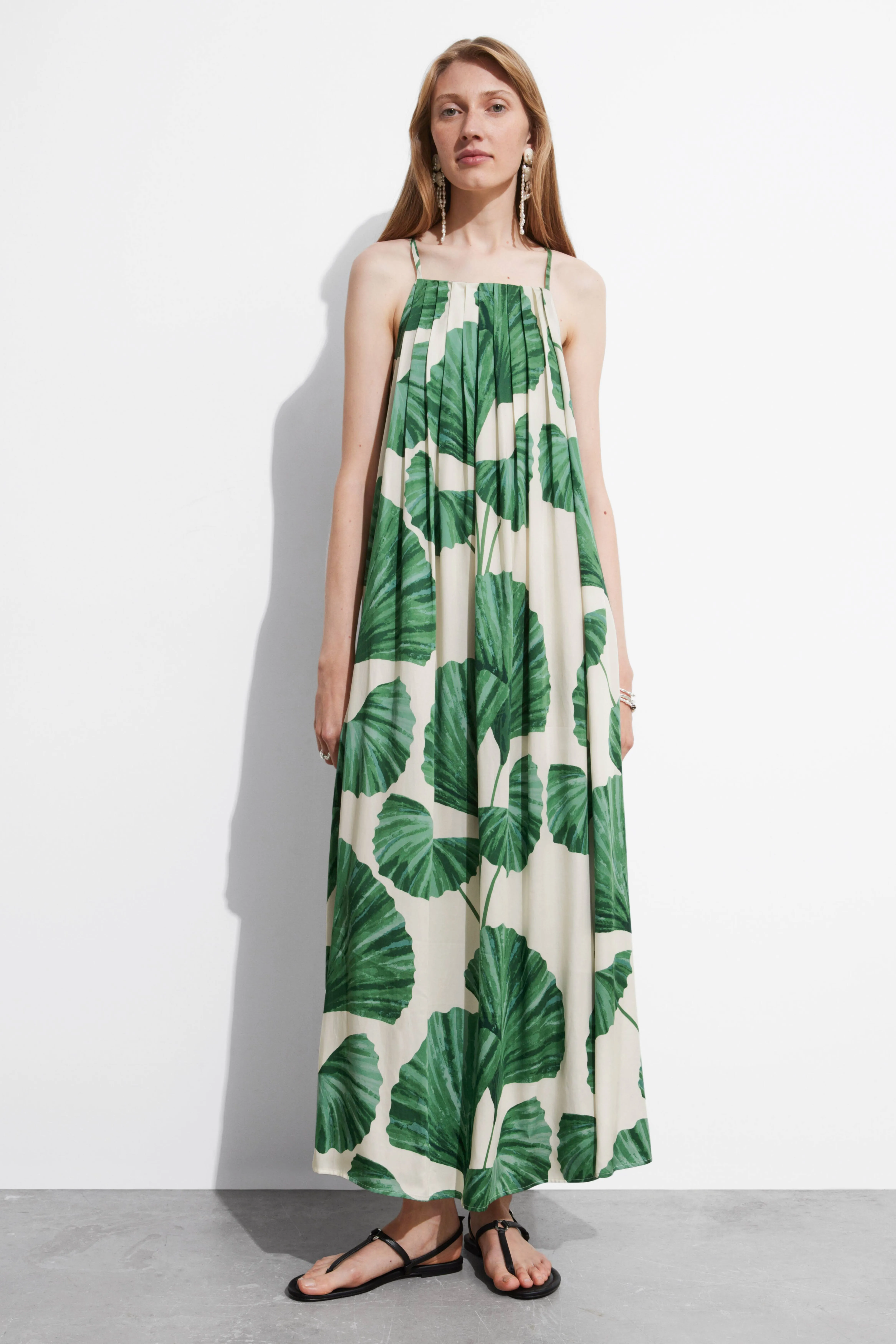 Pleated Halterneck Maxi Dress - Halterneck - Sleeveless - Green Florals - Ladies | H&M GB