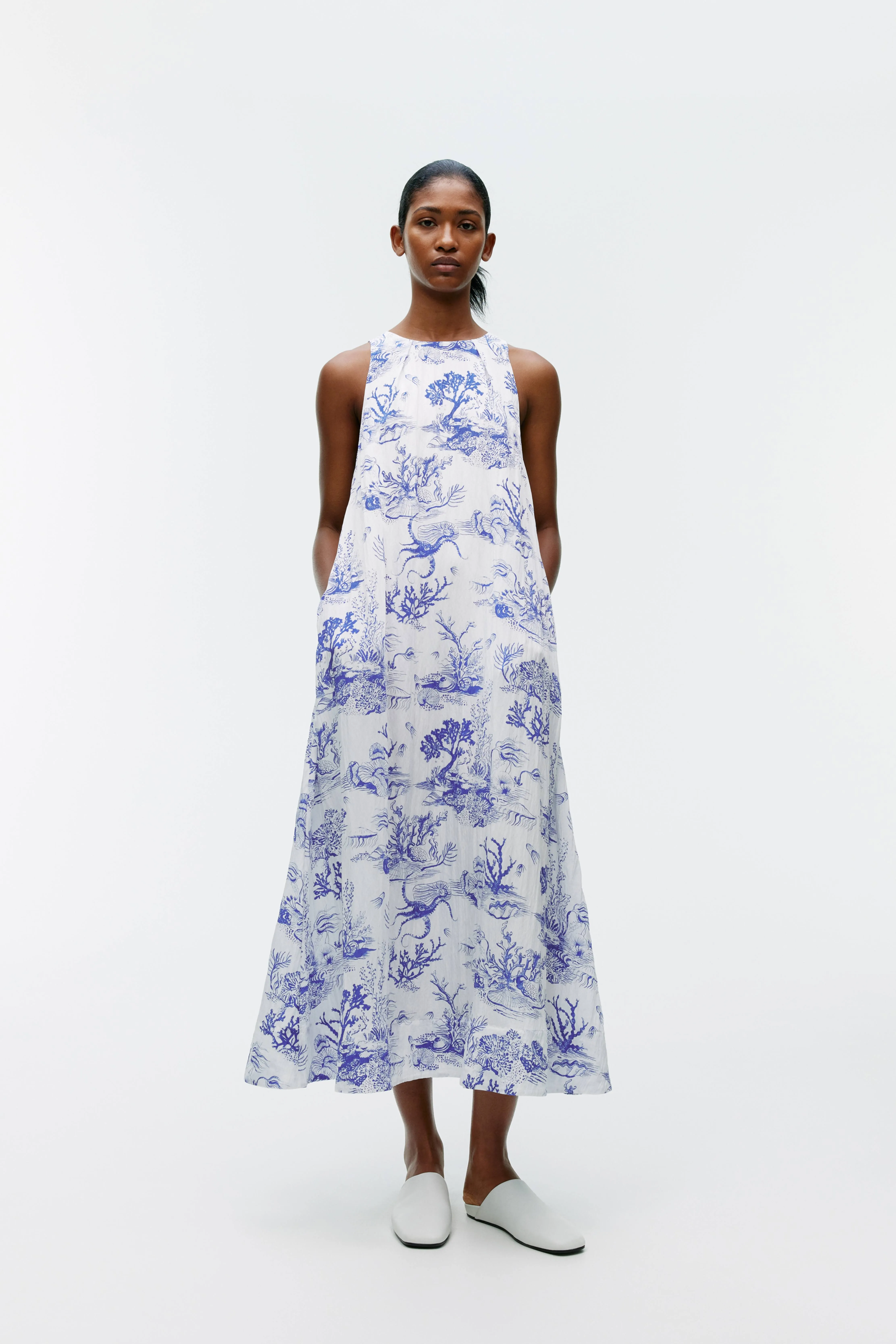 Printed Maxi Dress - Round neck - Sleeveless - White/Blue - Ladies | H&M GB