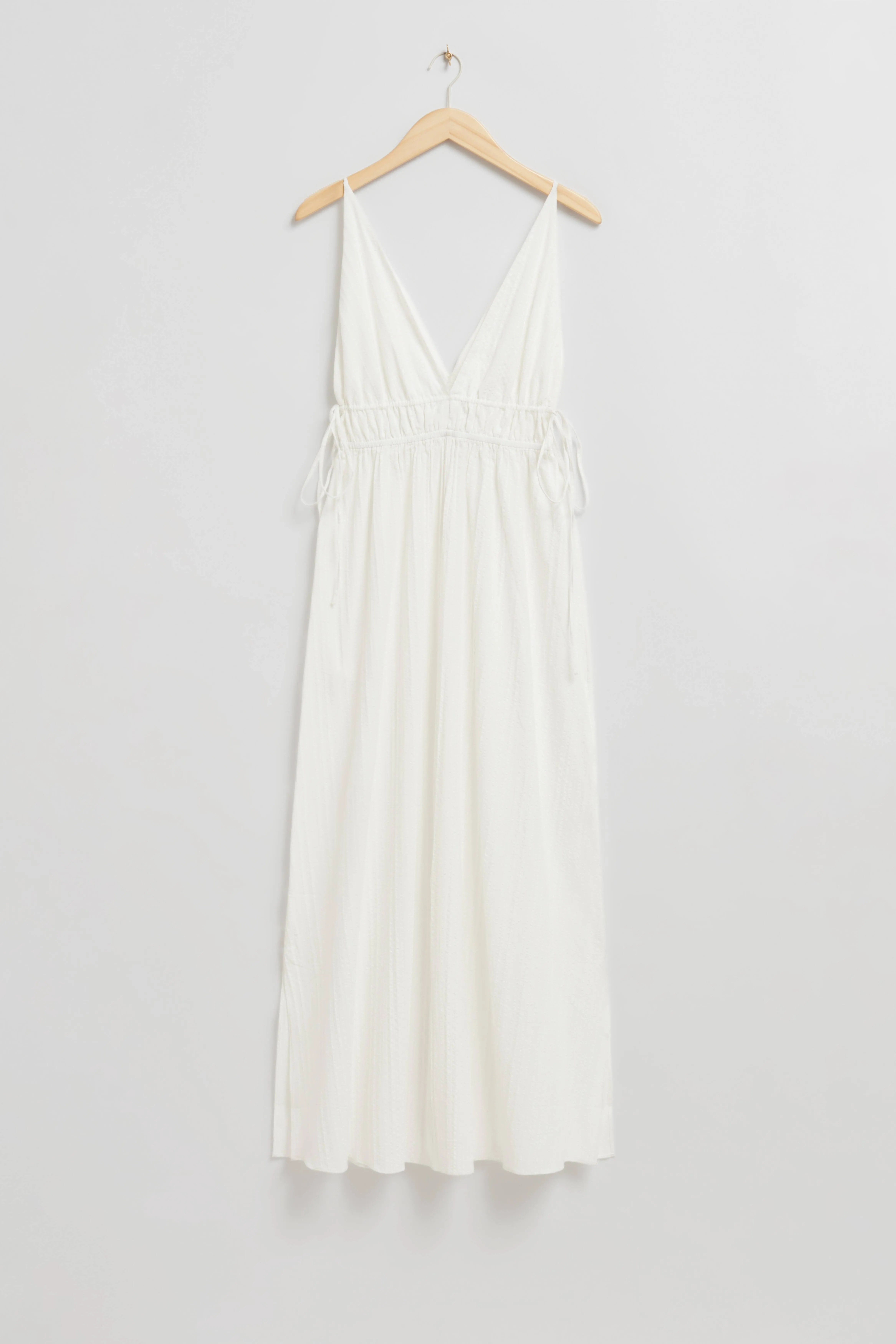 Seersucker Maxi Dress - Deep-plunge neckline - Sleeveless - Ivory - Ladies | H&M GB