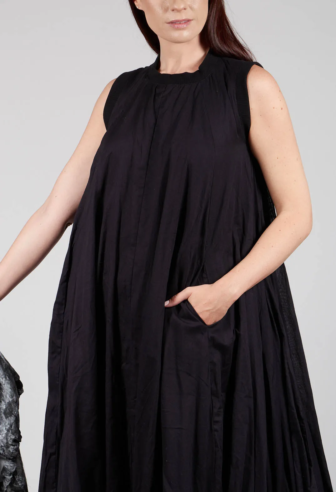 Sleeveless Maxi dress in Black