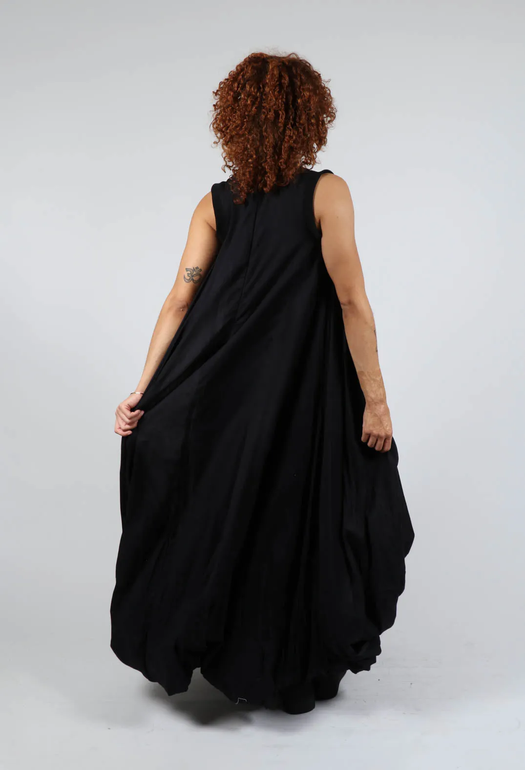 Sleeveless Maxi dress in Black