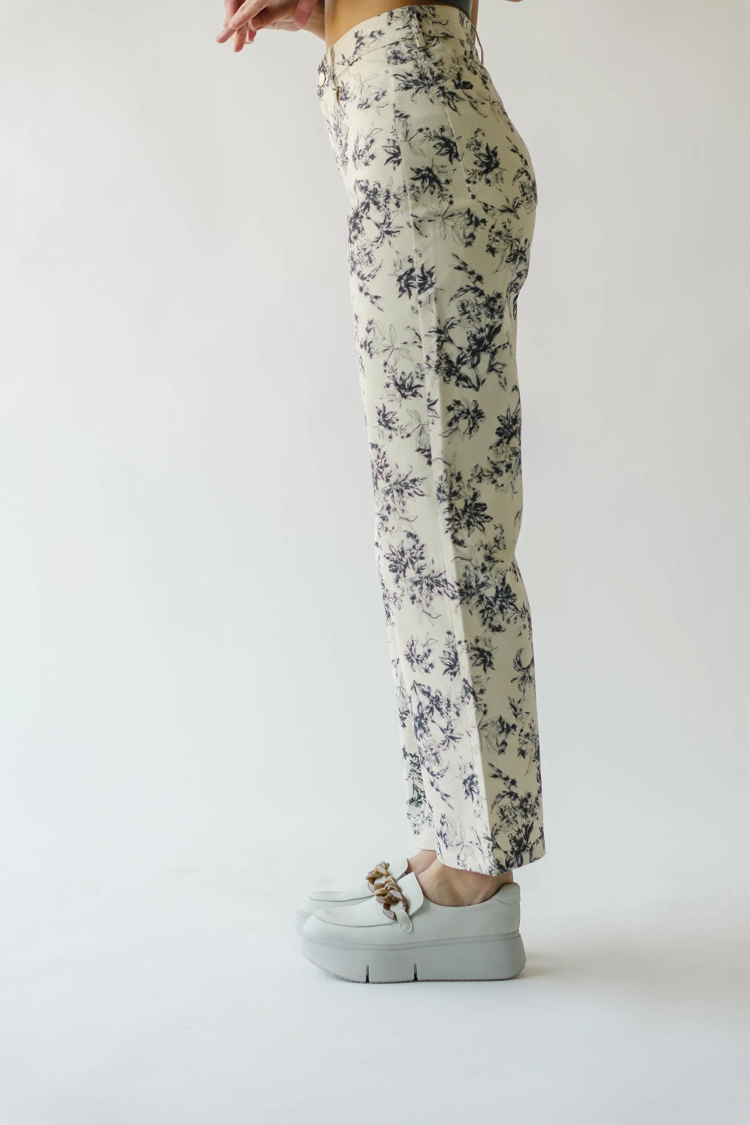 The Castana Watercolor Floral Pant in Ivory