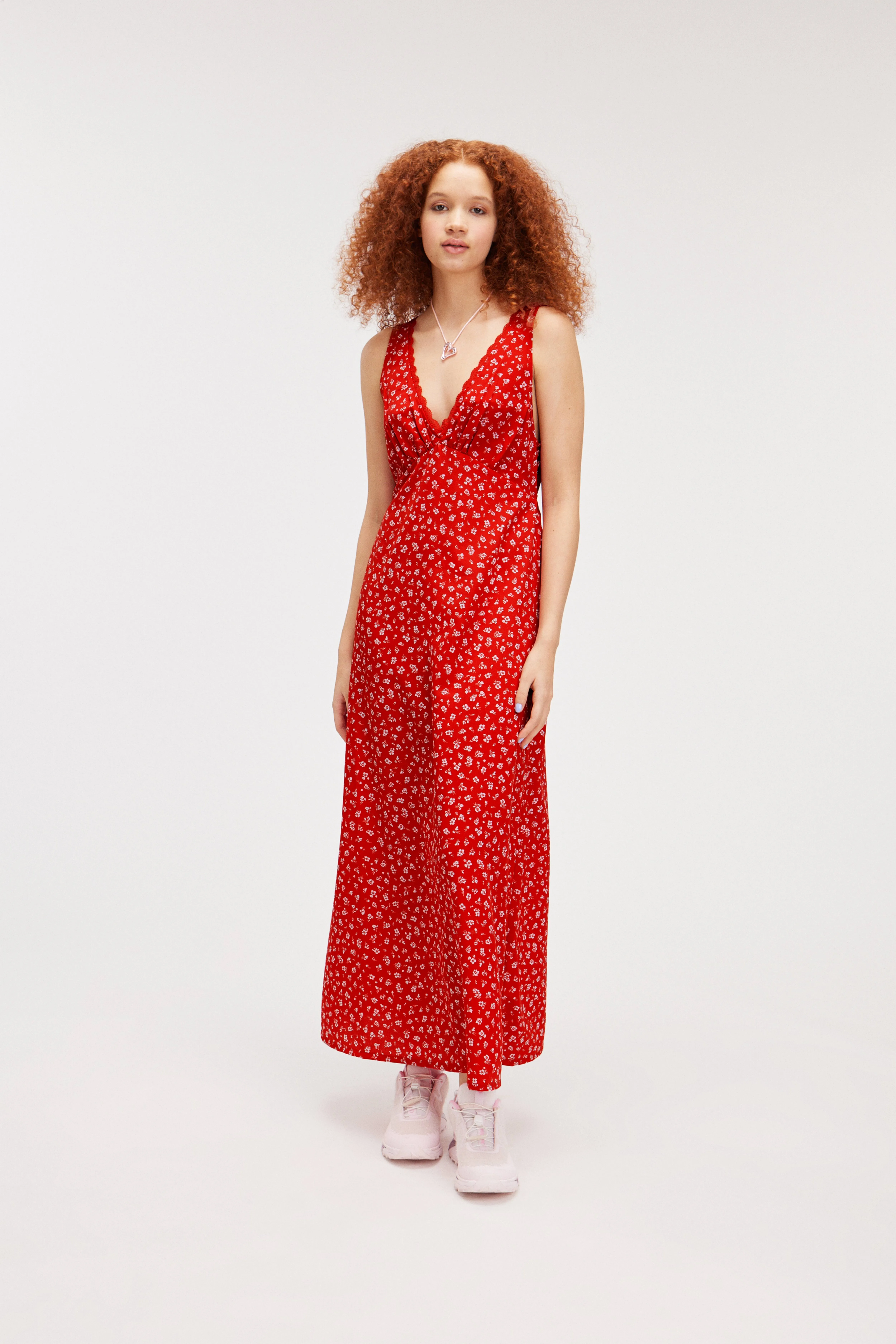 V-neck Maxi Dress - V-neck - Sleeveless - Red Floral - Ladies | H&M GB